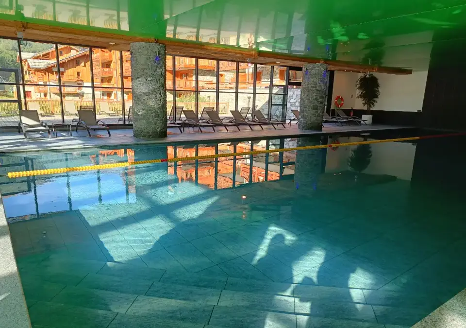 Chalets de Flambeau-Val Cenis-Educational-Indoor pool.webp