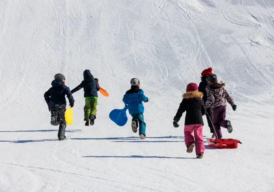 Luge-enfants-©Guillaume-Grasset-Office-de-Tourisme-de-Pralognan-la-Vanoise.webp