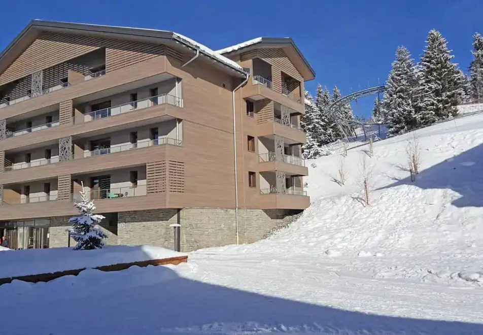 Chalet des Cimes, Les Saisies (self catered apartments) - Mountain coaster running behind