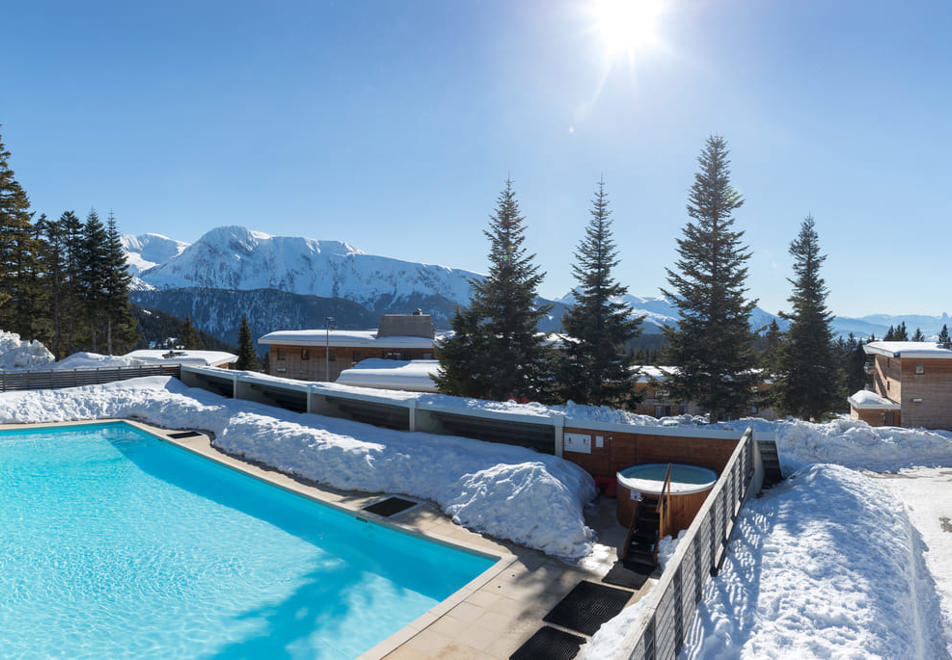 Les Villages du Bachat, Chamrousse (self catered apartments) - Outdoor pool