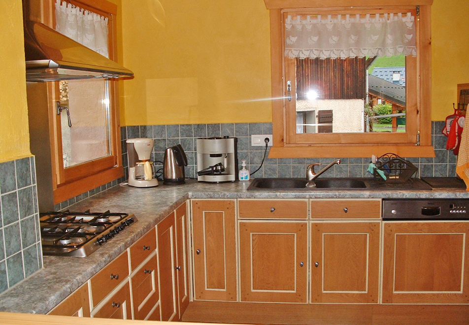 Chalet La Remise, Samoens (self catered chalet) - Kitchen
