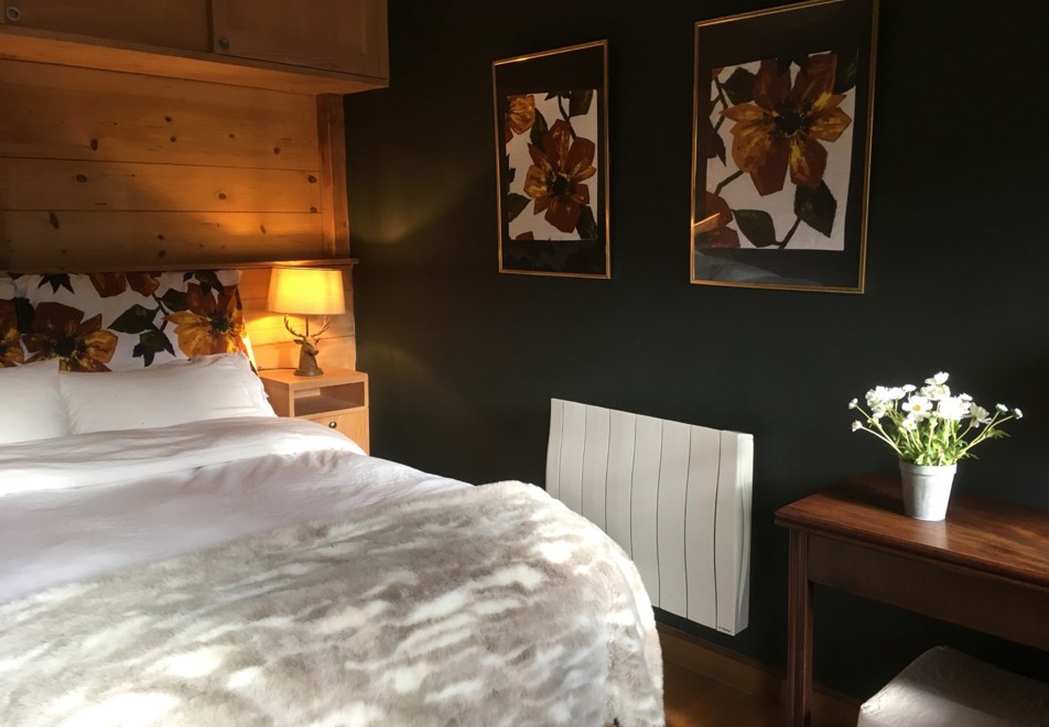 Chalet Percy, St Gervais (self catered chalet) - Bedroom