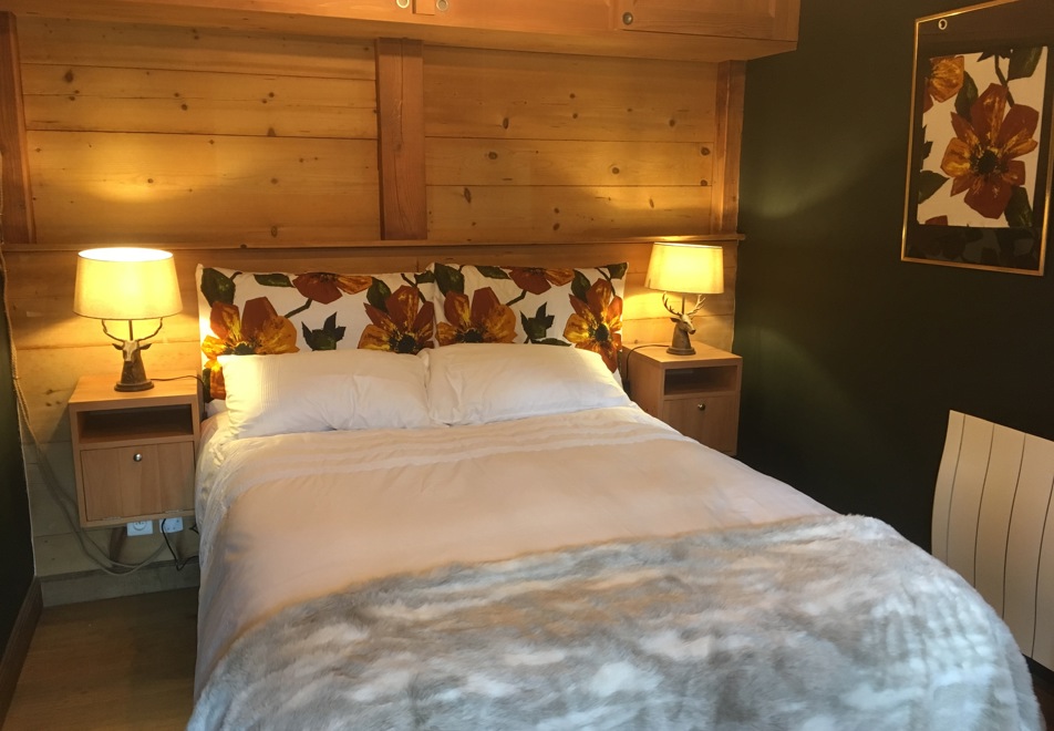 Chalet Percy, St Gervais (self catered chalet) - Bedroom