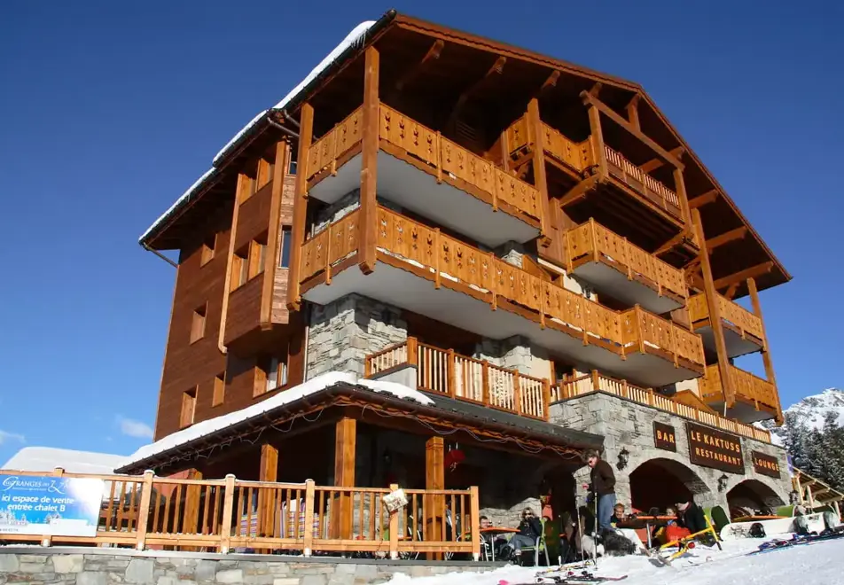 Les Granges des 7 Laux, Les 7 Laux (self catered apartments) - Ski-in Ski-out/restaurant
