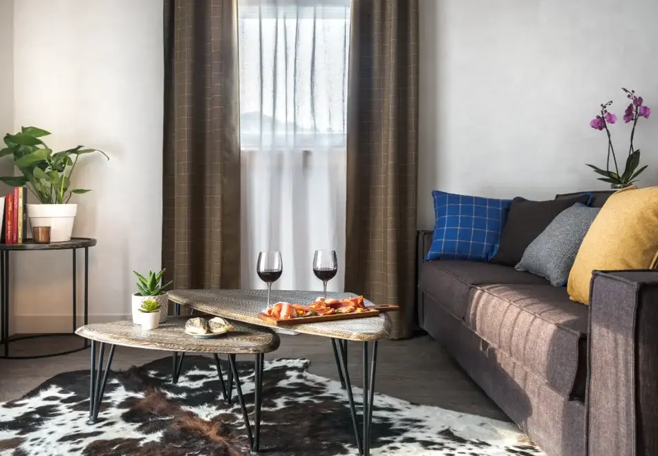 Ecrin Blanc, Courchevel 1650 (hotel) - Typical superior large suite style