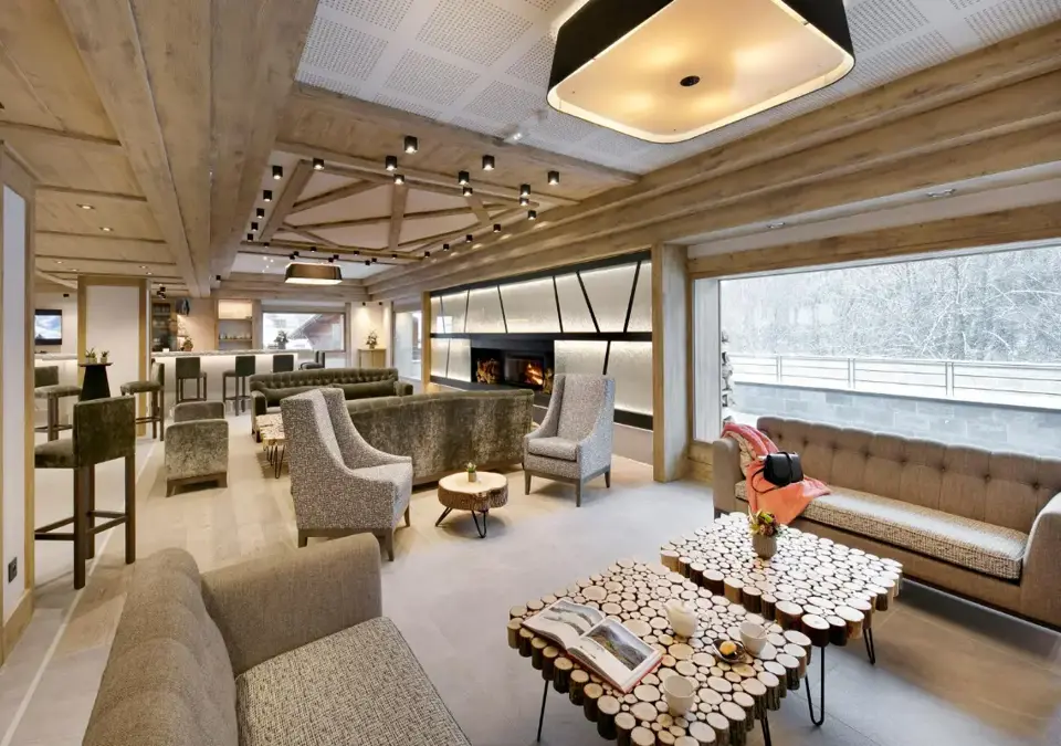 Elena-Les Houches-Reception lounge.webp