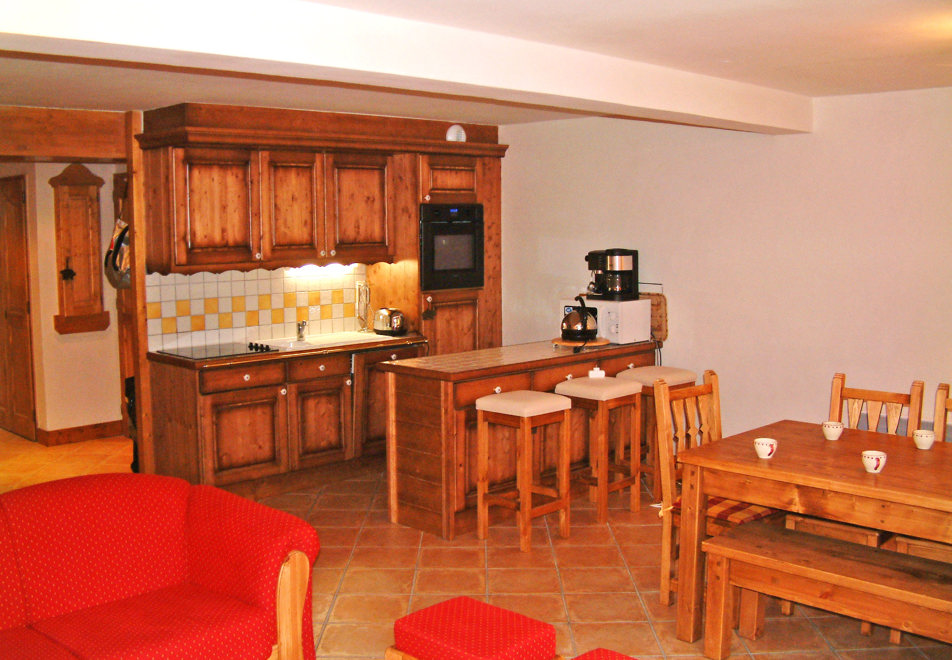 Le Refuge, Morillon 1100 (self catered apartments) - E14 Kitchen/Diner
