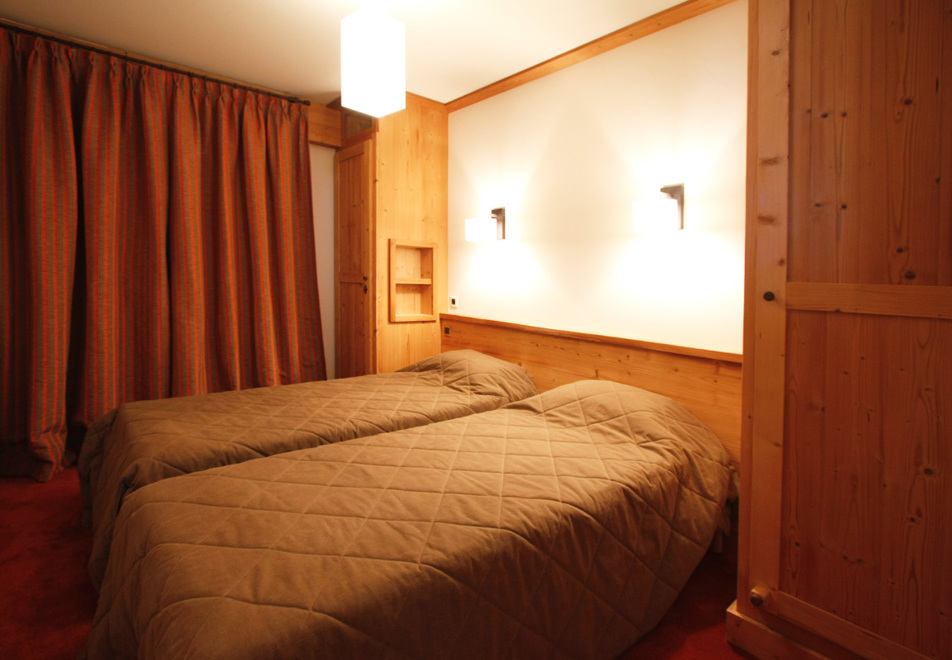 Goleon Val Ecrin, Les 2 Alpes (self catered apartments) - Twin bedroom