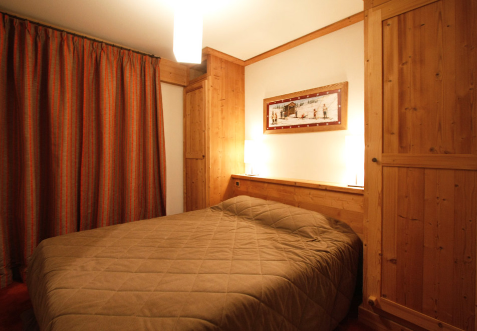 Goleon Val Ecrin, Les 2 Alpes (self catered apartments) - Double bedroom
