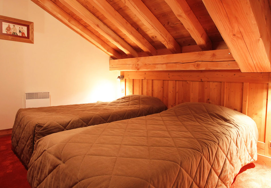 Goleon Val Ecrin, Les 2 Alpes (self catered apartments) - Twin bedroom