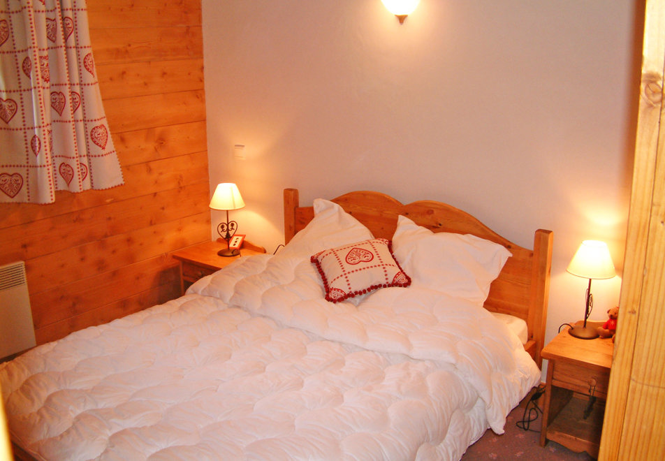 Le Refuge, Morillon 1100 (self catered apartments) - E14 Double Bedroom