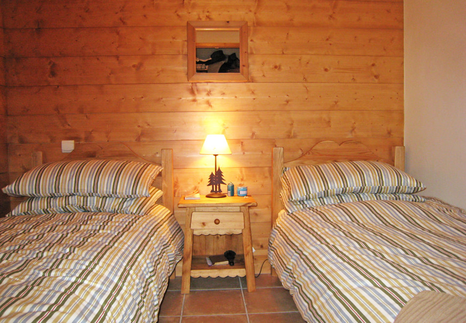 Le Refuge, Morillon 1100 (self catered apartments) - G10 Twin Bedroom