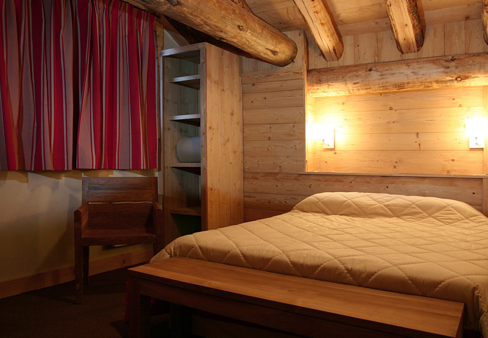 Le Cortina, Les 2 Alpes (self catered apartments) - Double bedroom