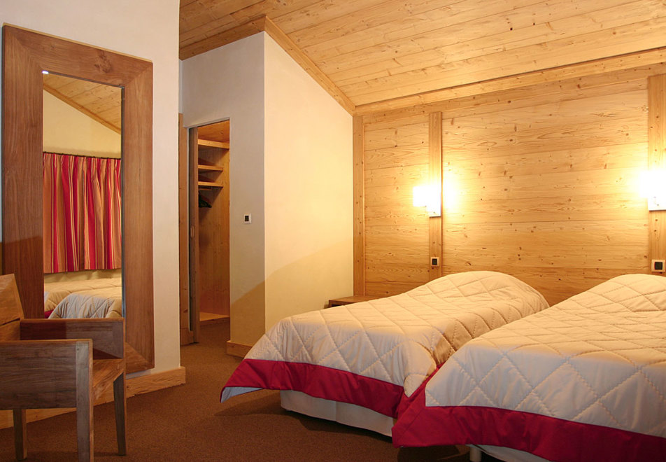 Le Cortina, Les 2 Alpes (self catered apartments) - Twin bedroom