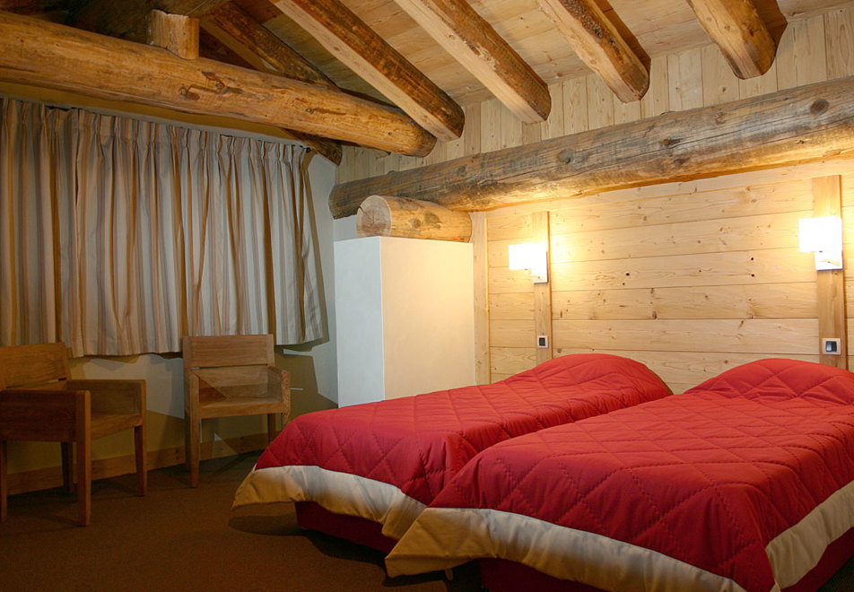 Le Cortina, Les 2 Alpes (self catered apartments) - Twin bedroom