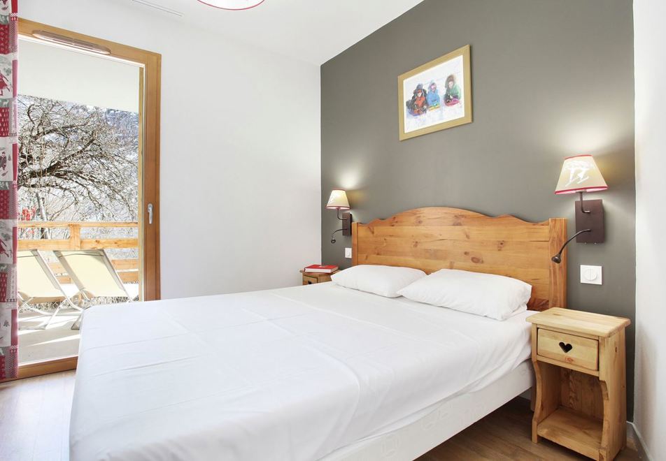 Le Crystal Blanc, Vaujany (self catered apartments) - Double bedroom
