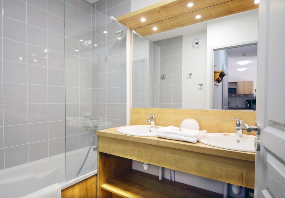 Le Crystal Blanc, Vaujany (self catered apartments) - Bathroom