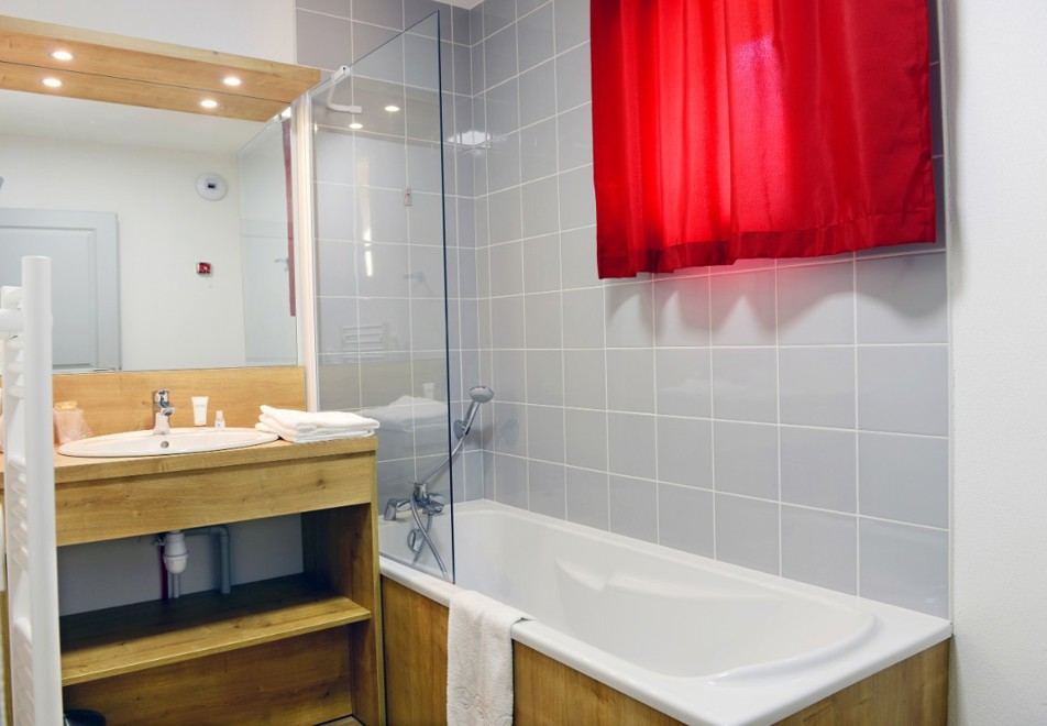 Le Crystal Blanc, Vaujany (self catered apartments) - Bathroom