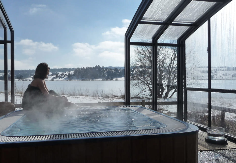 Ecolodge, Cantal (Auvergne) - Outdoor hot tub