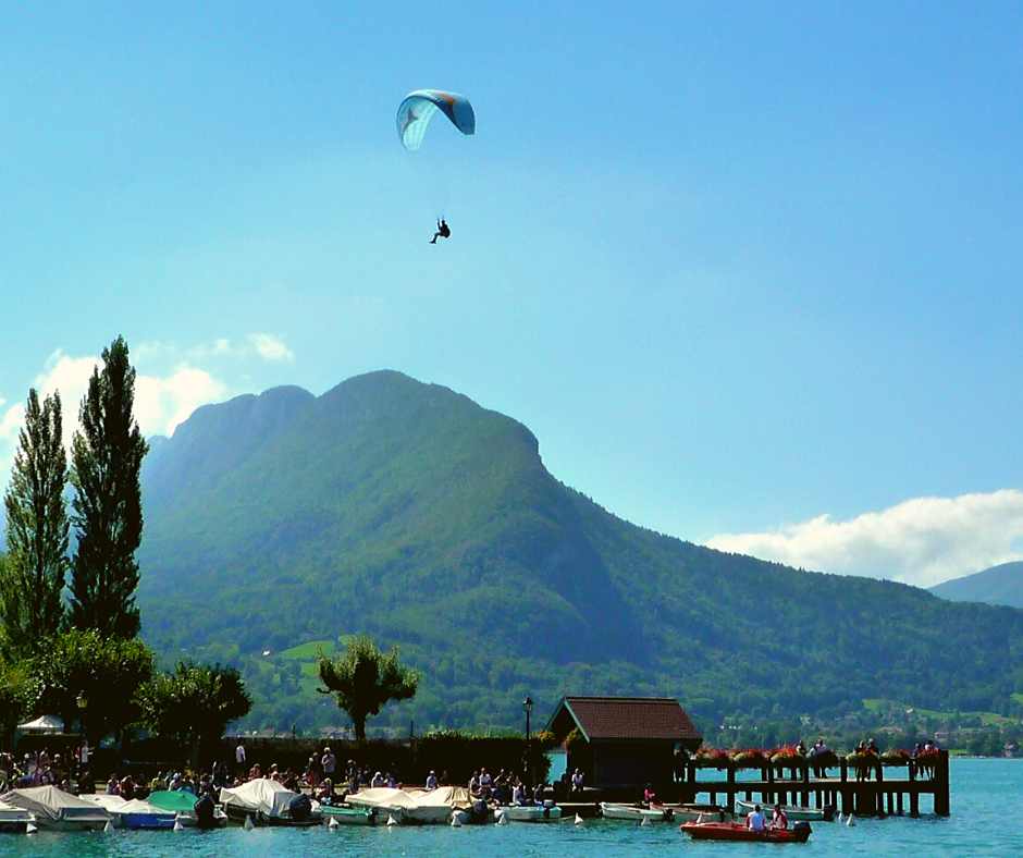 Annecy paragliding.png