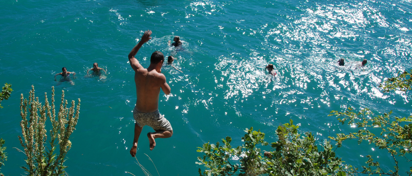 Swimming lake annecy.png