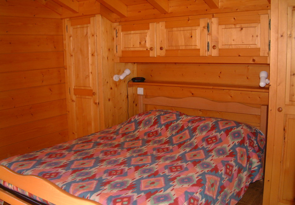 Jon, Les Gets (self catered chalet) - Double Bedroom