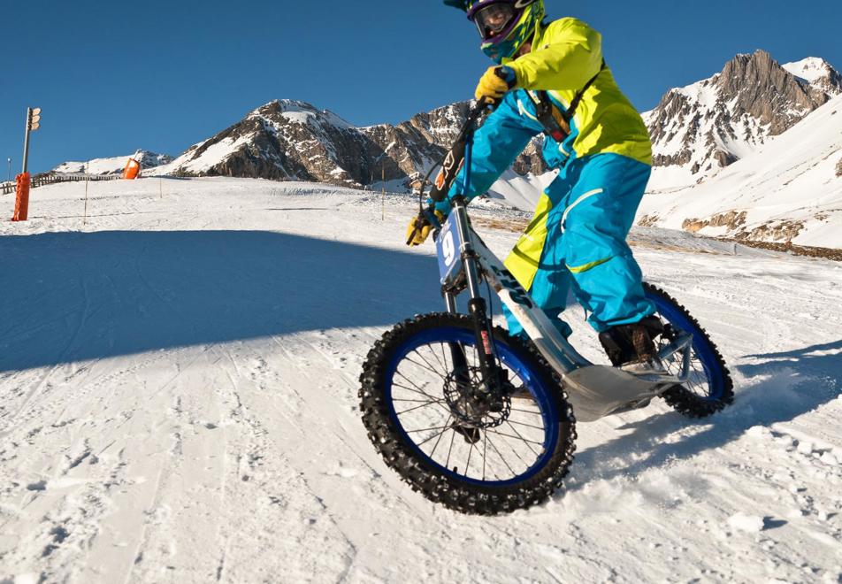 Aussois Ski Resort (©mo-apernet) - Biking on snow