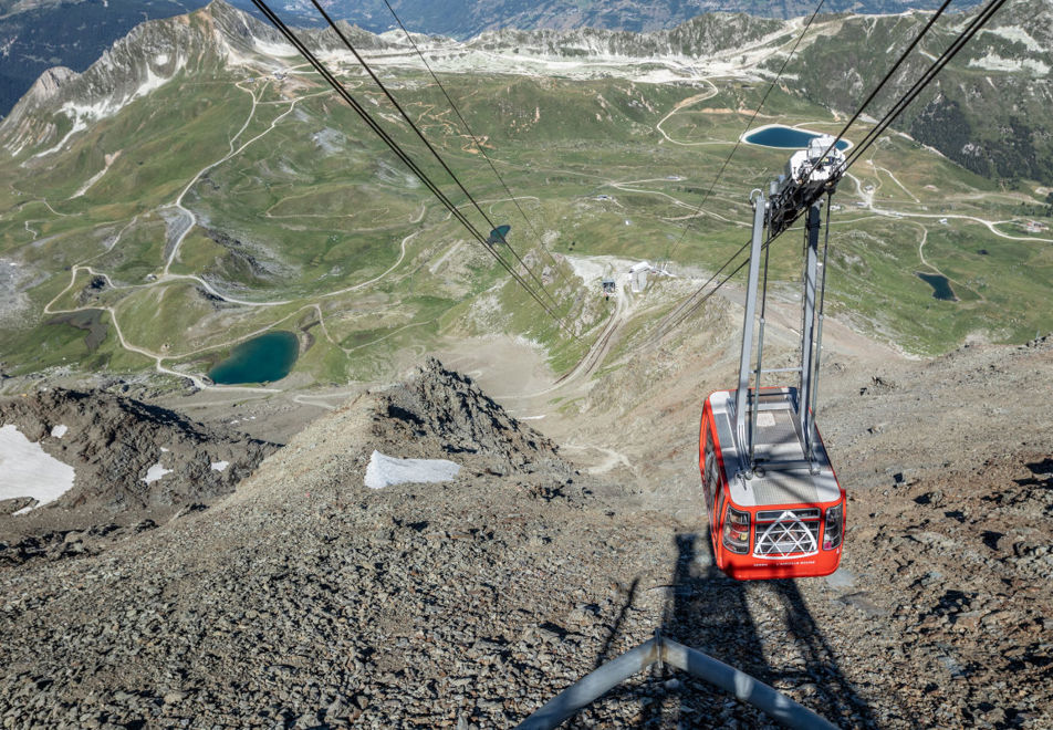 Les Arcs Resort - Aiguille Rouge cable car