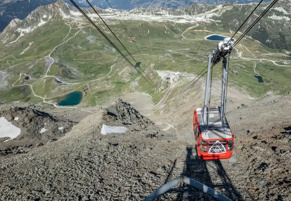 Les Arcs Resort - Aiguille Rouge cable car