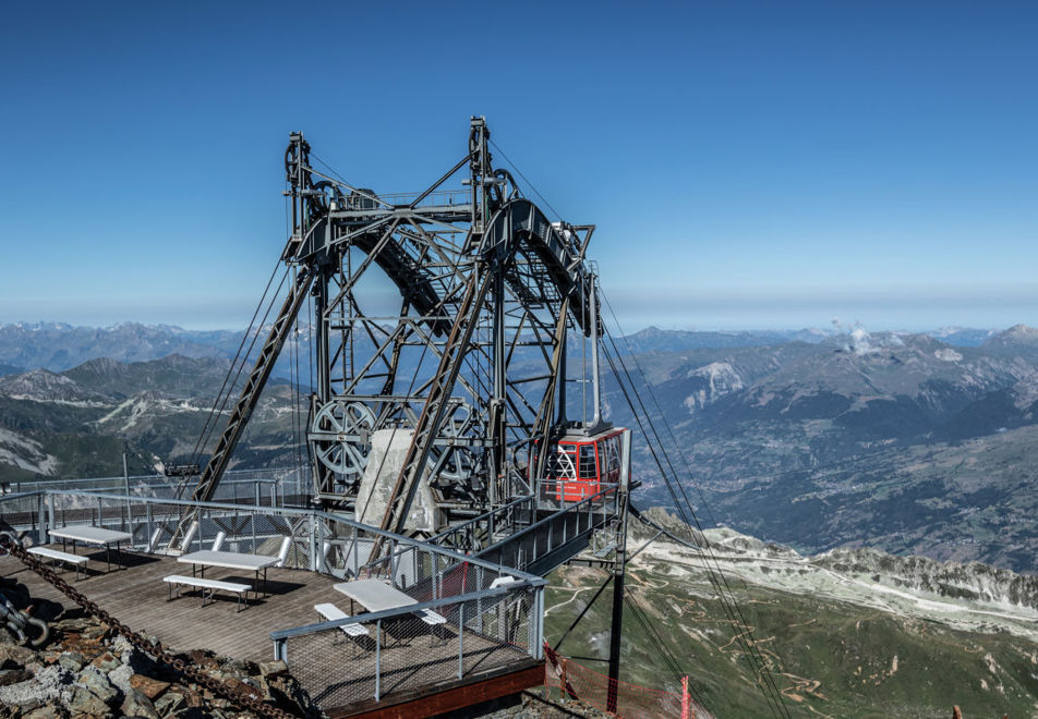 Les Arcs Resort - Aiguille Rouge cable car