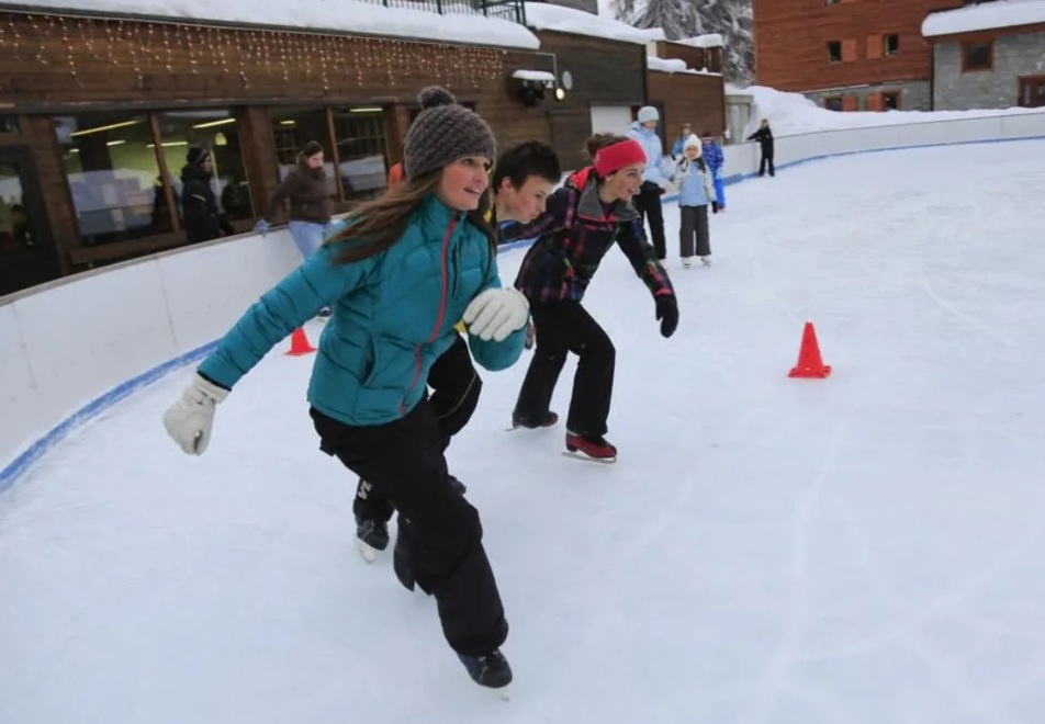 Les Carroz Ski Resort - Ice rink