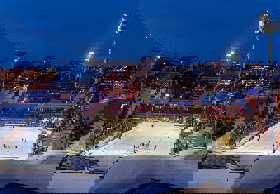 Alpe d'Huez Ski Resort (©Laurent-Salino) - Ice rink