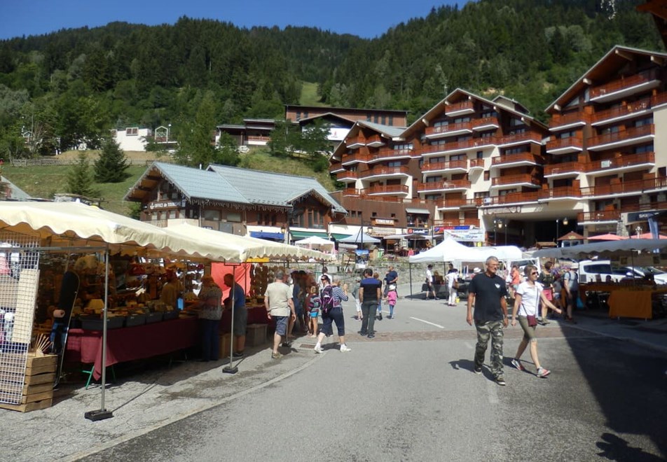 Champagny Village - Weekly market