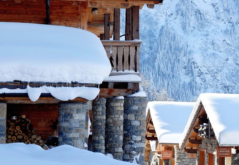 Sainte Foy Ski Resort - Beautiful chalet buildings