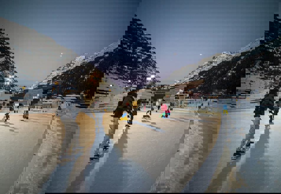 Val Cenis Ski Resort (©APernet-HMV) - Ice rink at leisure centre
