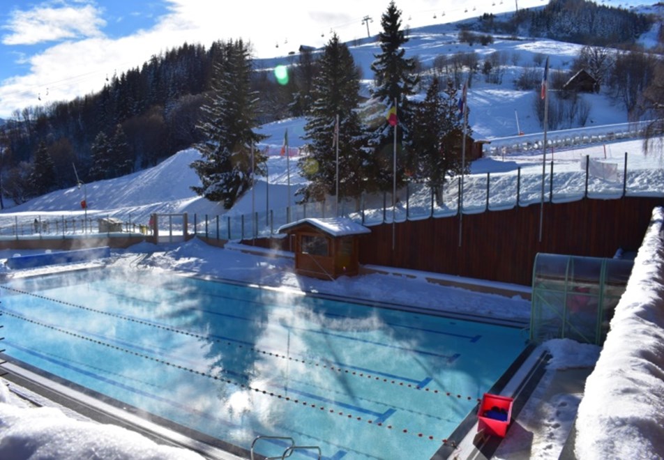 Le Corbier Ski Resort - Public outdoor heated pool