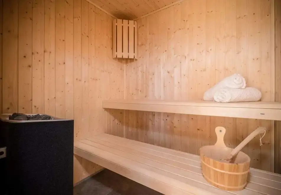 Caseblanche Chalets, St Martin de Belleville (self catered apartments-chalets) - 6 bed sleeps 14 (K3)