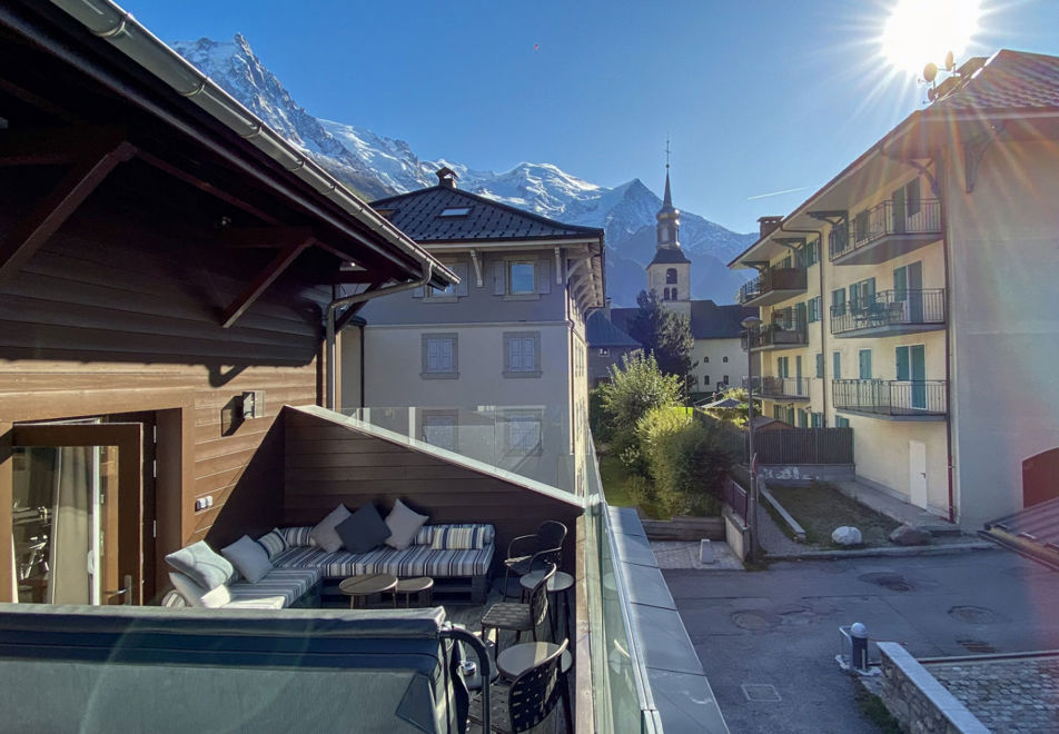 Chalet Whymper, Chamonix (Catered Chalet) - Outdoor terrace and hot tub