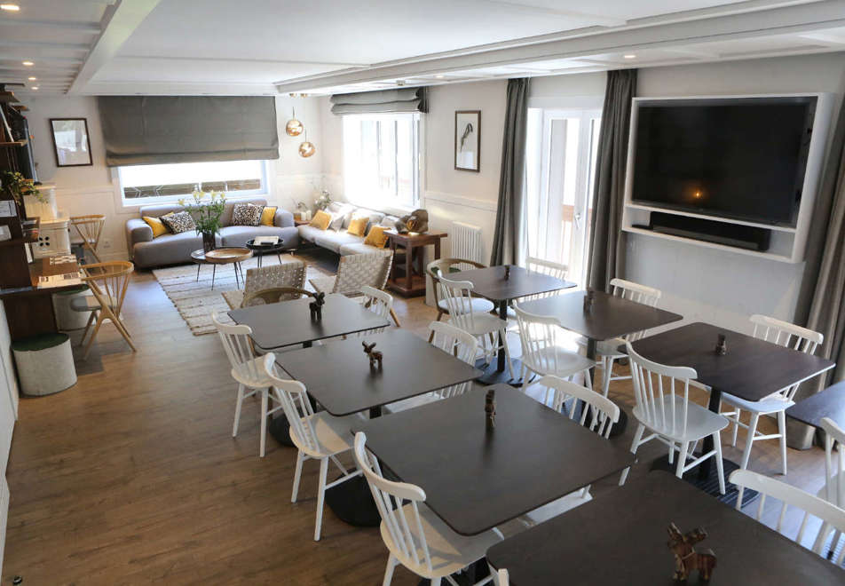 Chalet Whymper, Chamonix (Catered Chalet) - Lounge and dining room