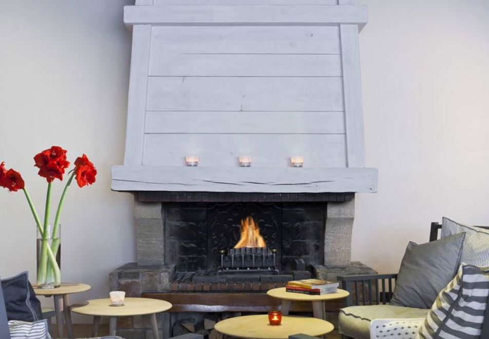 Le Faucigny, Chamonix (Hotel) - Open fire in communal lounge