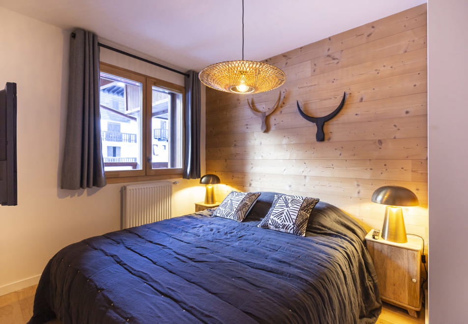 Le Saphir, Vaujany (Self Catered Apartments) - Double bedroom