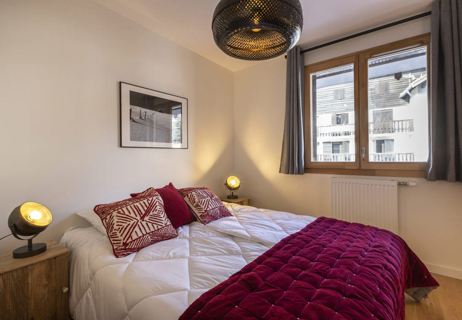 Le Saphir, Vaujany (Self Catered Apartments) - Double bedroom