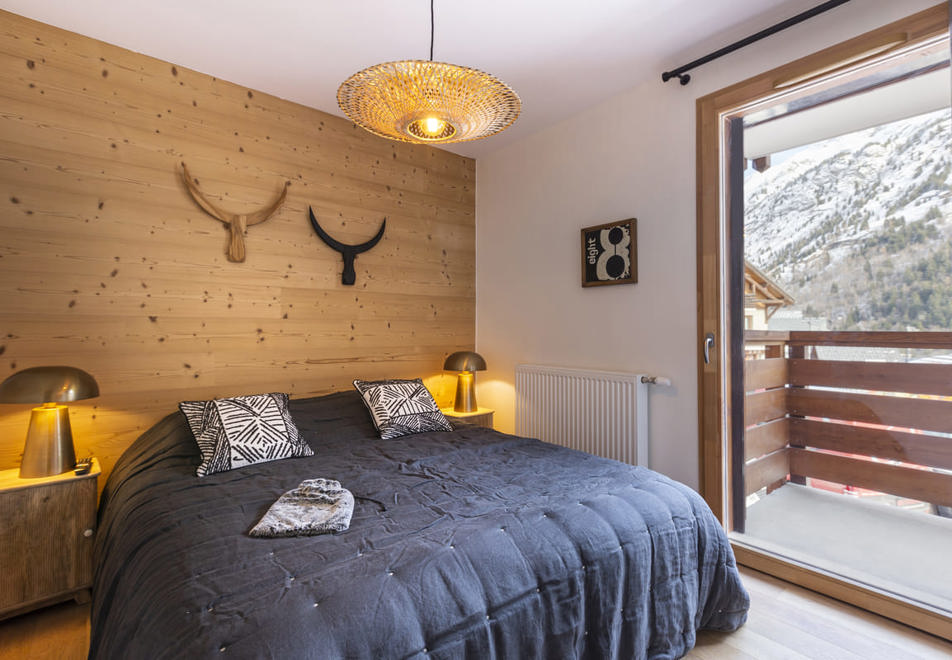 Le Saphir, Vaujany (Self Catered Apartments) - Double bedroom