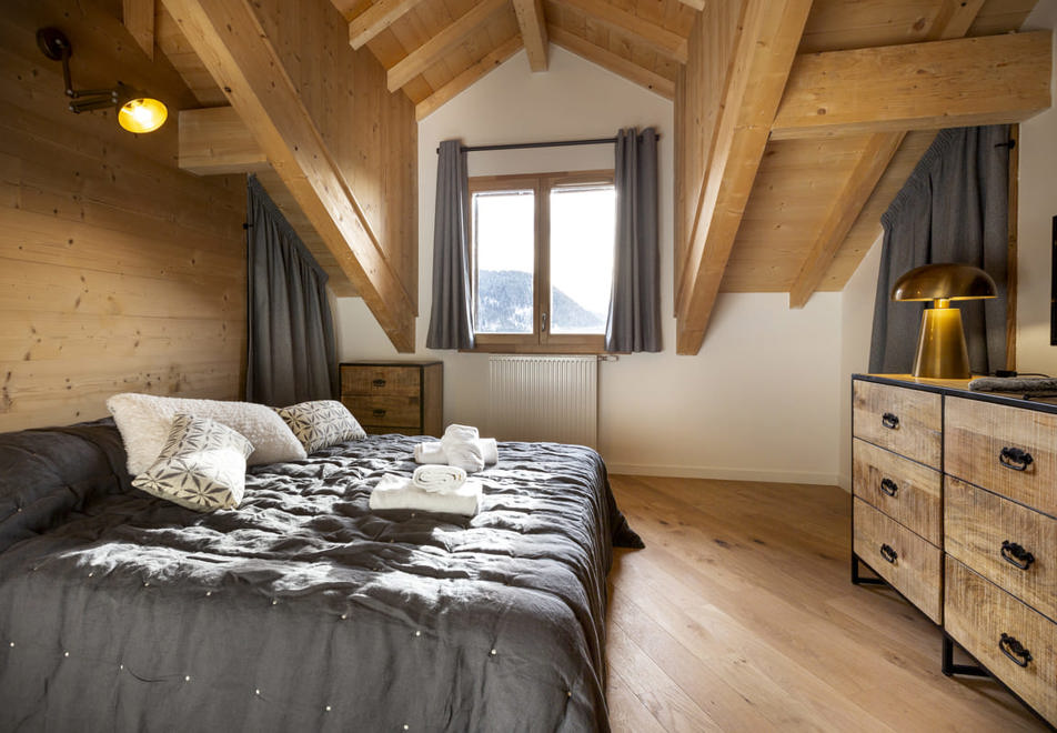 Le Saphir, Vaujany (Self Catered Apartments) - Double bedroom