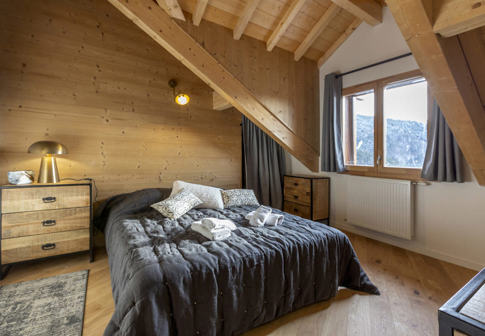 Le Saphir, Vaujany (Self Catered Apartments) - Double bedroom