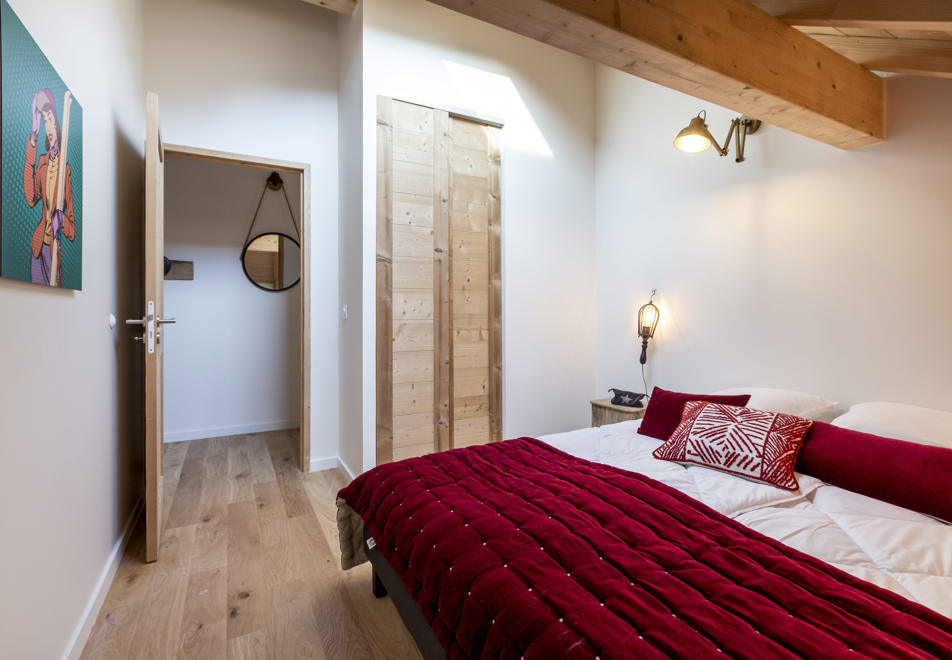 Le Saphir, Vaujany (Self Catered Apartments) - Double bedroom