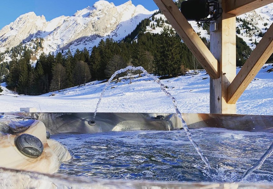 Chalet Enarpa, La Clusaz (chalet) - Outdoor hot tub