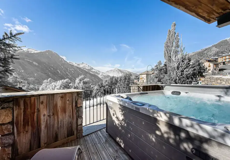 Le Chalet Martine, St Martin de Belleville (catered chalet) - Outdoor hot tub