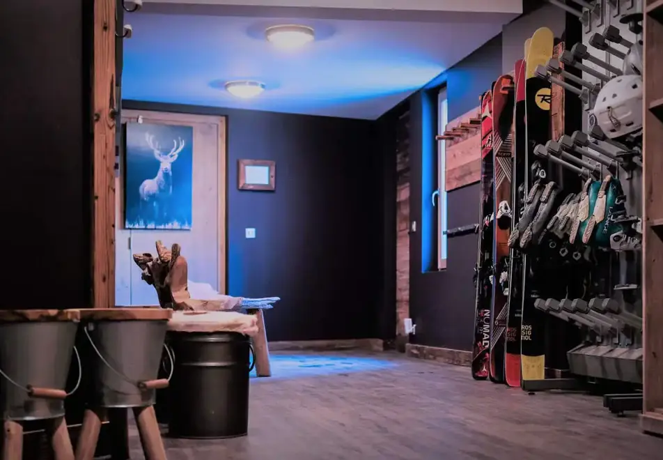 Le Chalet Martine, St Martin de Belleville (catered chalet) - Locker room