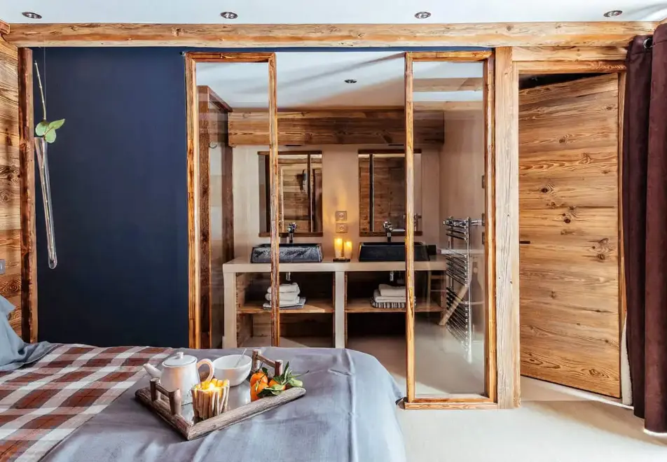 Le Chalet Martine, St Martin de Belleville (catered chalet) - Double bedroom